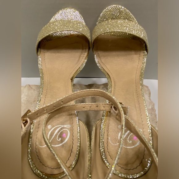 Sz 9 M Delicious Shiner Gold Shimmer Strappy Open Toe Sandal Block High Heels - Picture 10 of 15